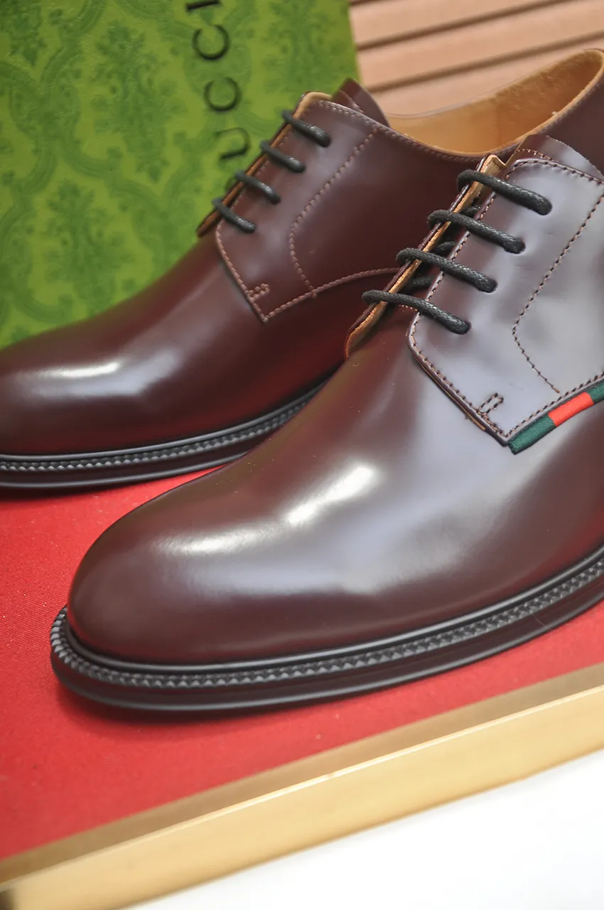 Men's shoes💰500💶Italy's top luxury men's shoe giant (GUCCI) (Gucci) (full cowhide lining) new arrival🍃Original European style🔰 Pleasant to the eye😍In order to make the shoes more durable and non-deformable🌀The production continues to follow traditional methods but there is still no lack of innovation💪Choose original sheepskin for the leather♻️ Smooth and natural And extra bright ⭐Made of imported cowhide, the first choice of rich people 38-45 (45 customized)